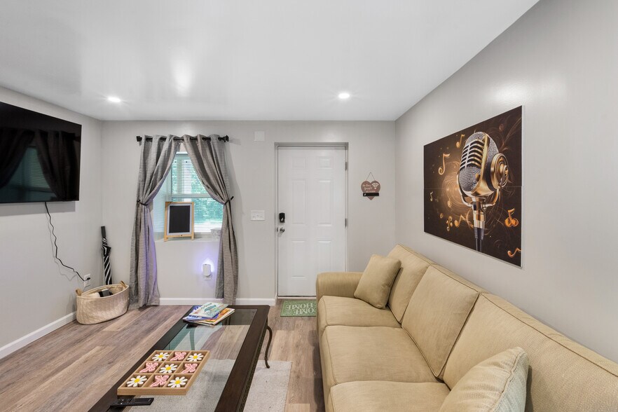 Building Photo - 3409 McGavock Pike