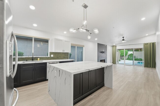 Building Photo - Modern & Spacious 3 Bed 2 Bath Home in Nor...