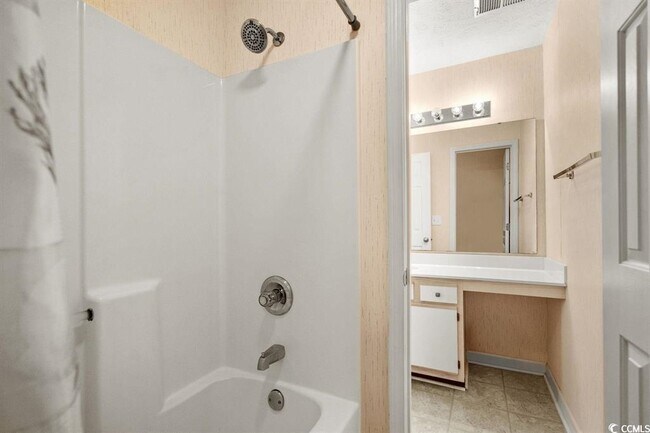 Building Photo - 637 Waterway Village Blvd