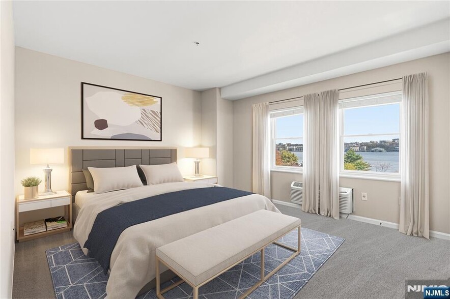 Building Photo - 905 River Rd