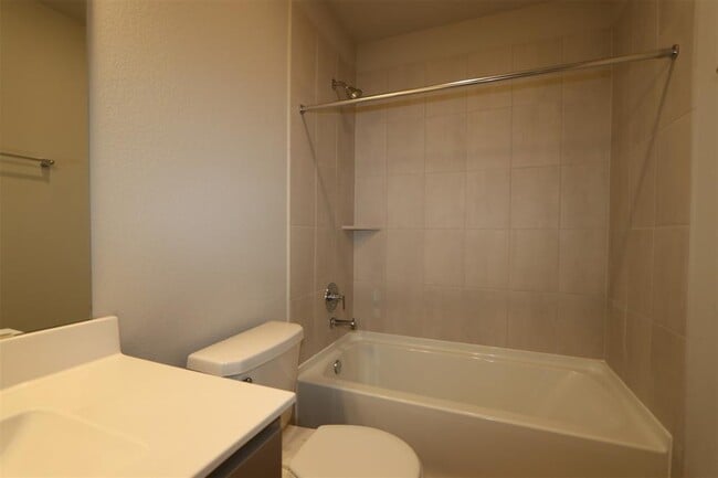 Building Photo - 1558 San Sebastien Dr