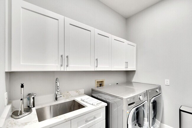 Building Photo - 941 Bunker View Dr