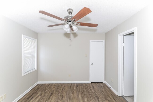 Building Photo - 6076 Elk Grove Rd