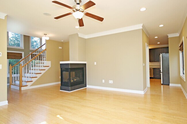 Building Photo - Spacious Downtown Home Convenient to UVA Medical Center