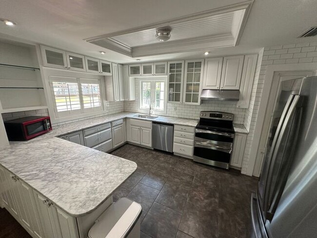Building Photo - Charming 3 Bed 2 Bath home in the heart of...