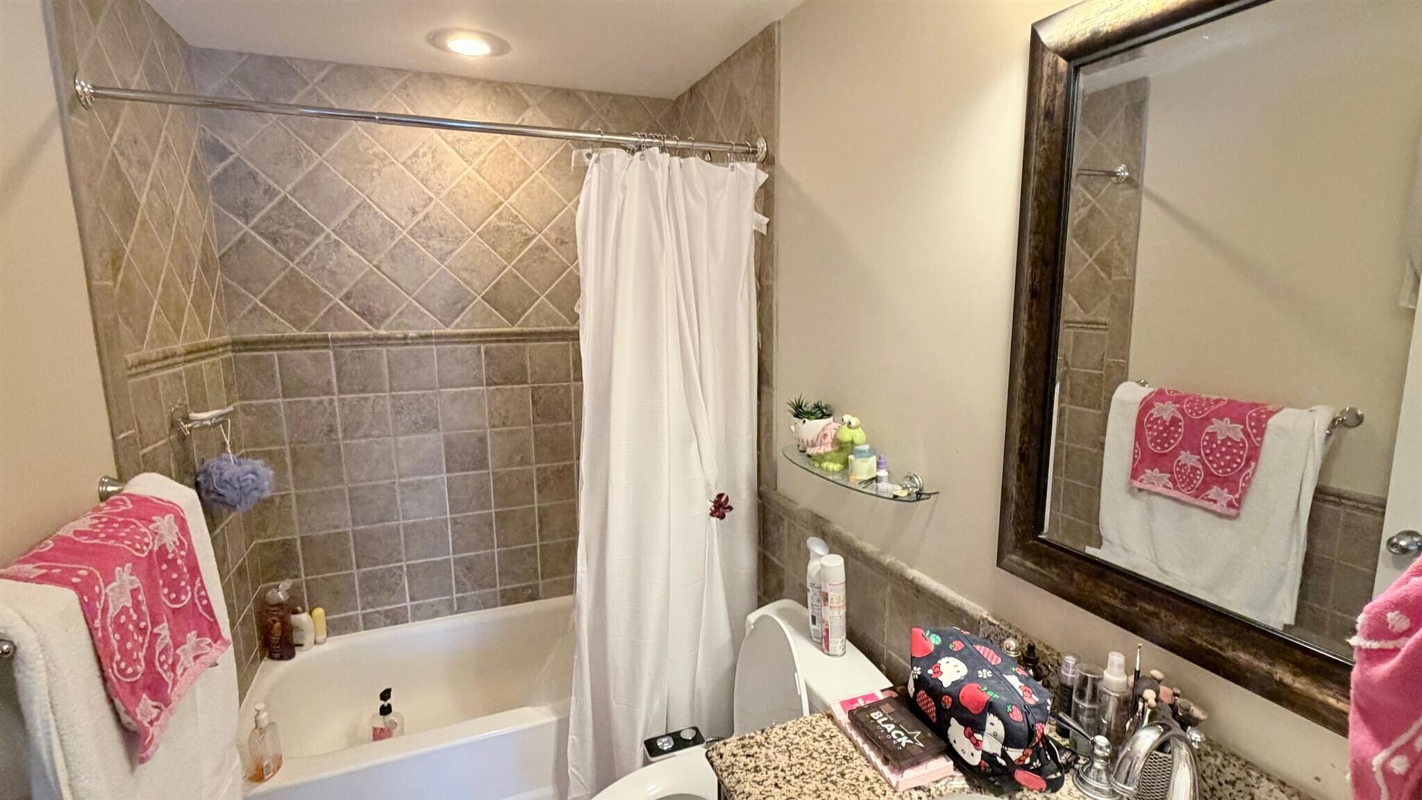 Building Photo - 170 Gore St