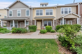 Building Photo - Evolve Real Estate: Beautiful 3 Bed / 2.5 ...