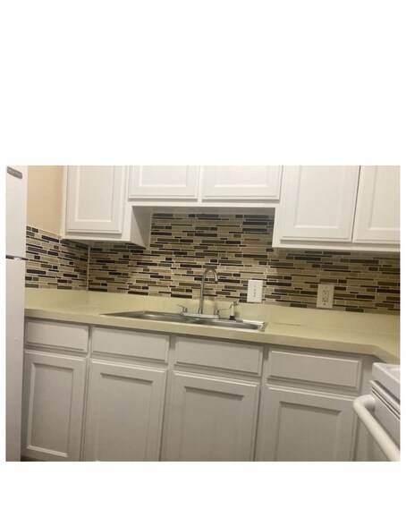 Building Photo - 2701 Green Oaks Rd