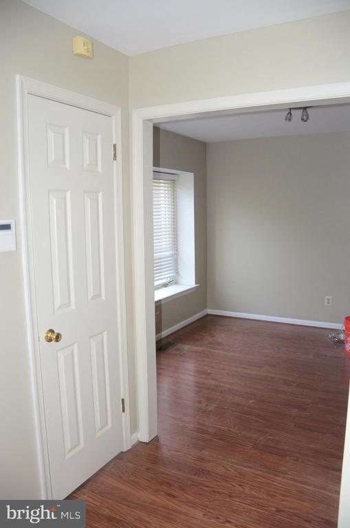 Building Photo - 277 Fox Run