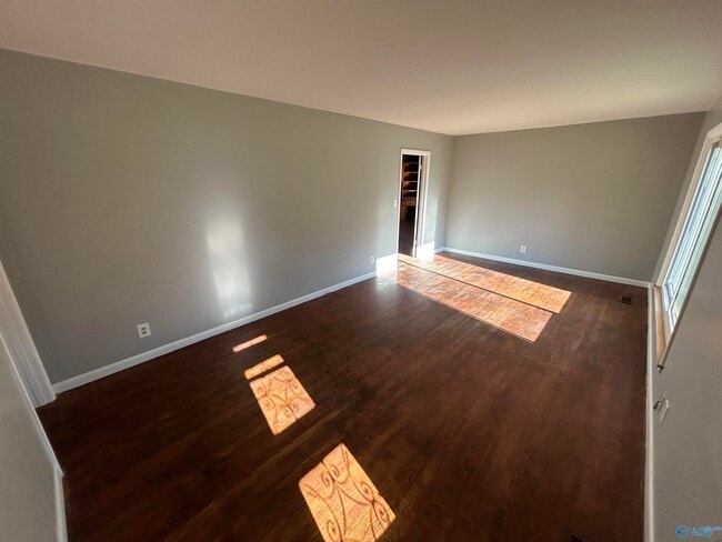 Building Photo - 4103 Lakeview Dr NW