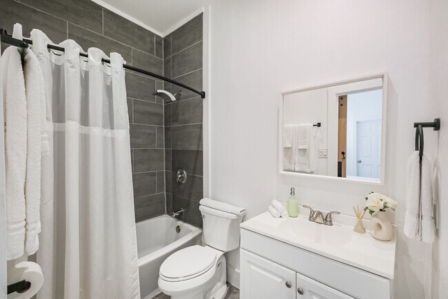 Building Photo - 3309 Webster St