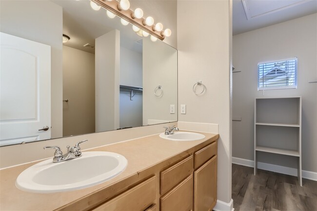 Building Photo - Beautiful townhome in Cottages of Berthoud...