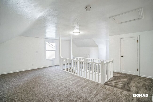 Building Photo - Renovated 2-Bedroom Duplex in Newberg – Mo...