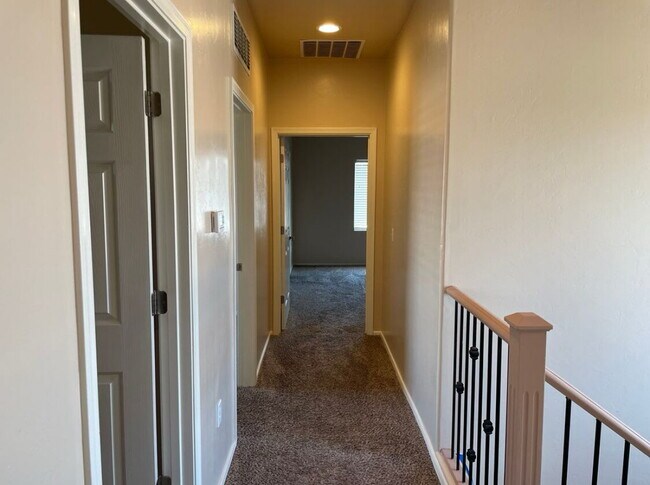 Building Photo - "Charming 4-Bed Home with 2.5 Baths in Tuc...