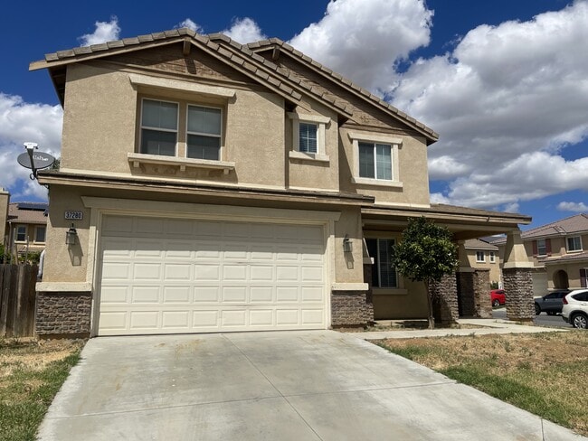 Building Photo - 37280 Parkway Dr