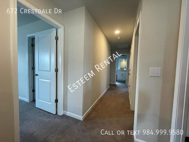 Building Photo - 672 Crestdale Dr
