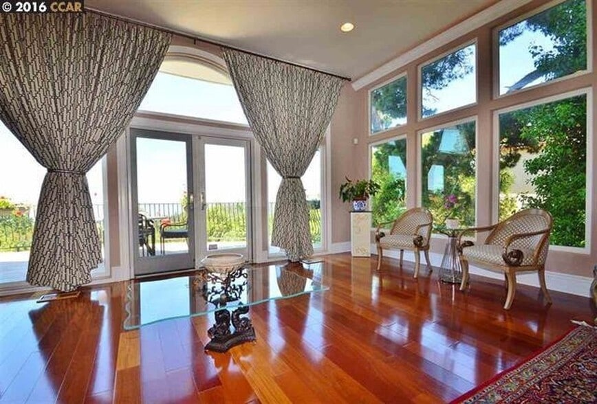 Living Room - 7285 Snake Rd