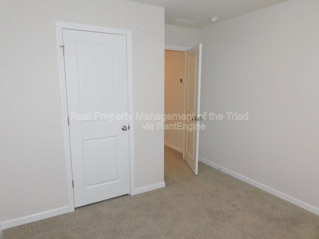 Building Photo - 221 Still Pasture Ln