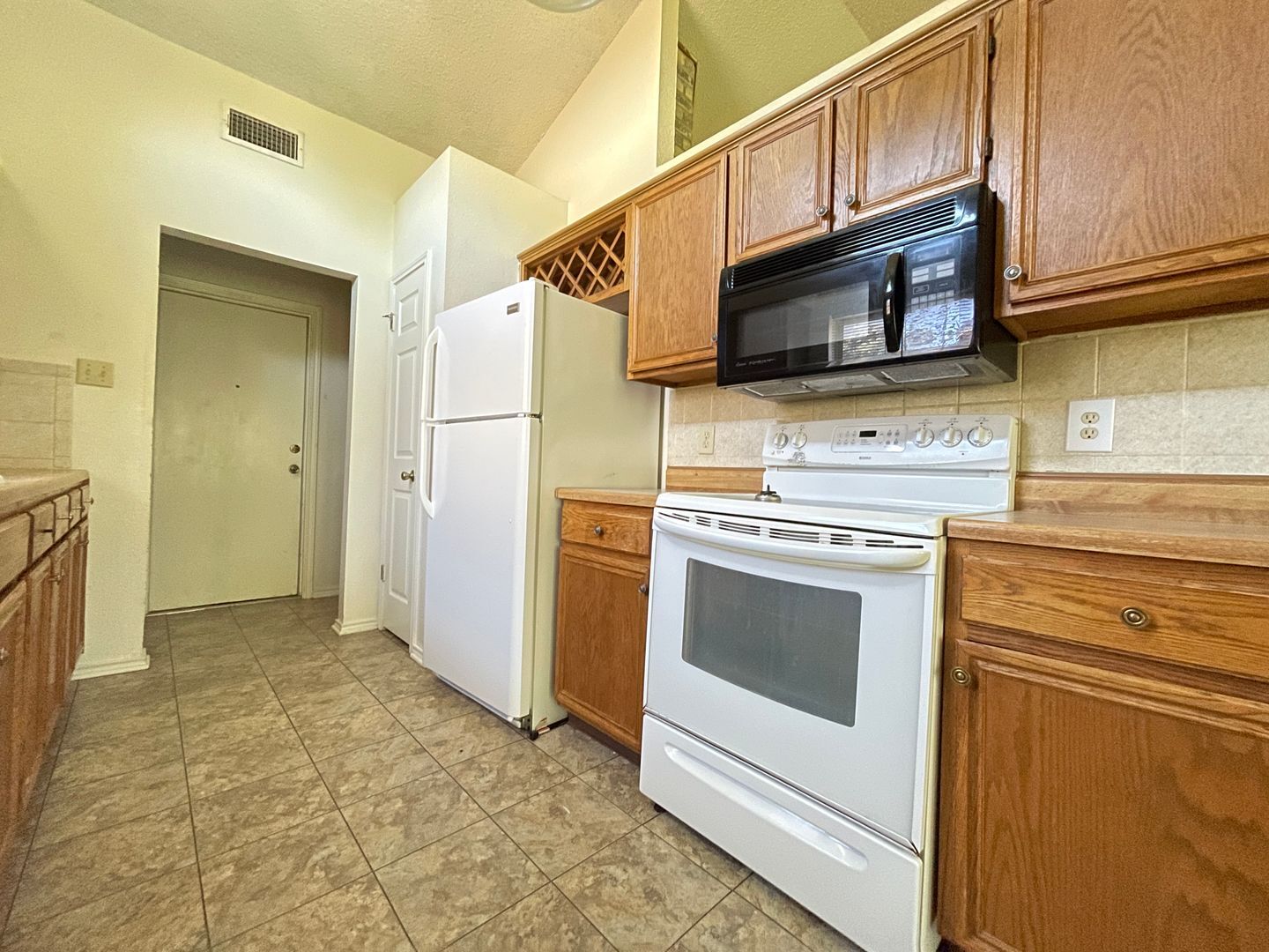 Building Photo - 4714 Mesa Dr