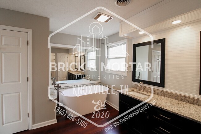 Building Photo - 4007 Heather Ct NW