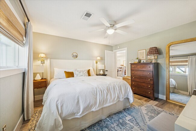 Building Photo - 5907 Hewitt Dr