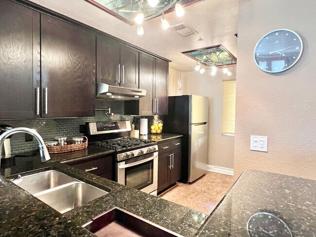 Building Photo - $1000 Off 1st Months Rent! Luxurious 2 Bed...