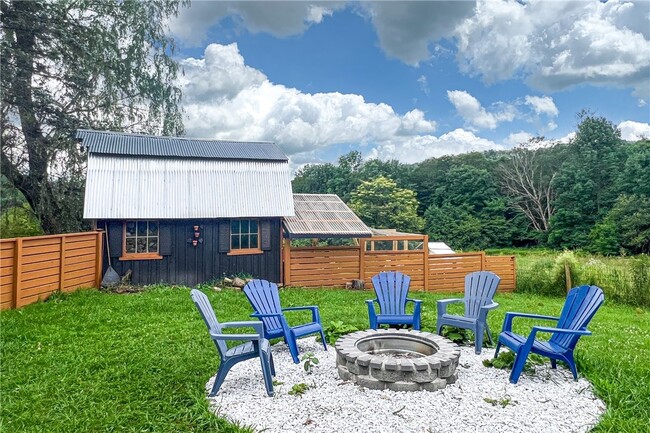 Building Photo - 1399 Arbuckle Hollow Rd