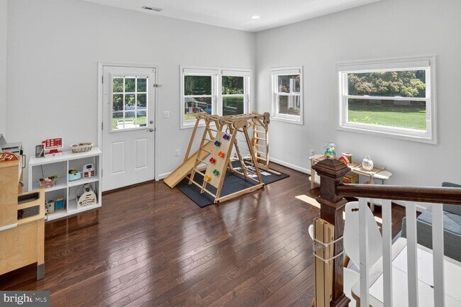 Building Photo - 4613 Willow Run Dr