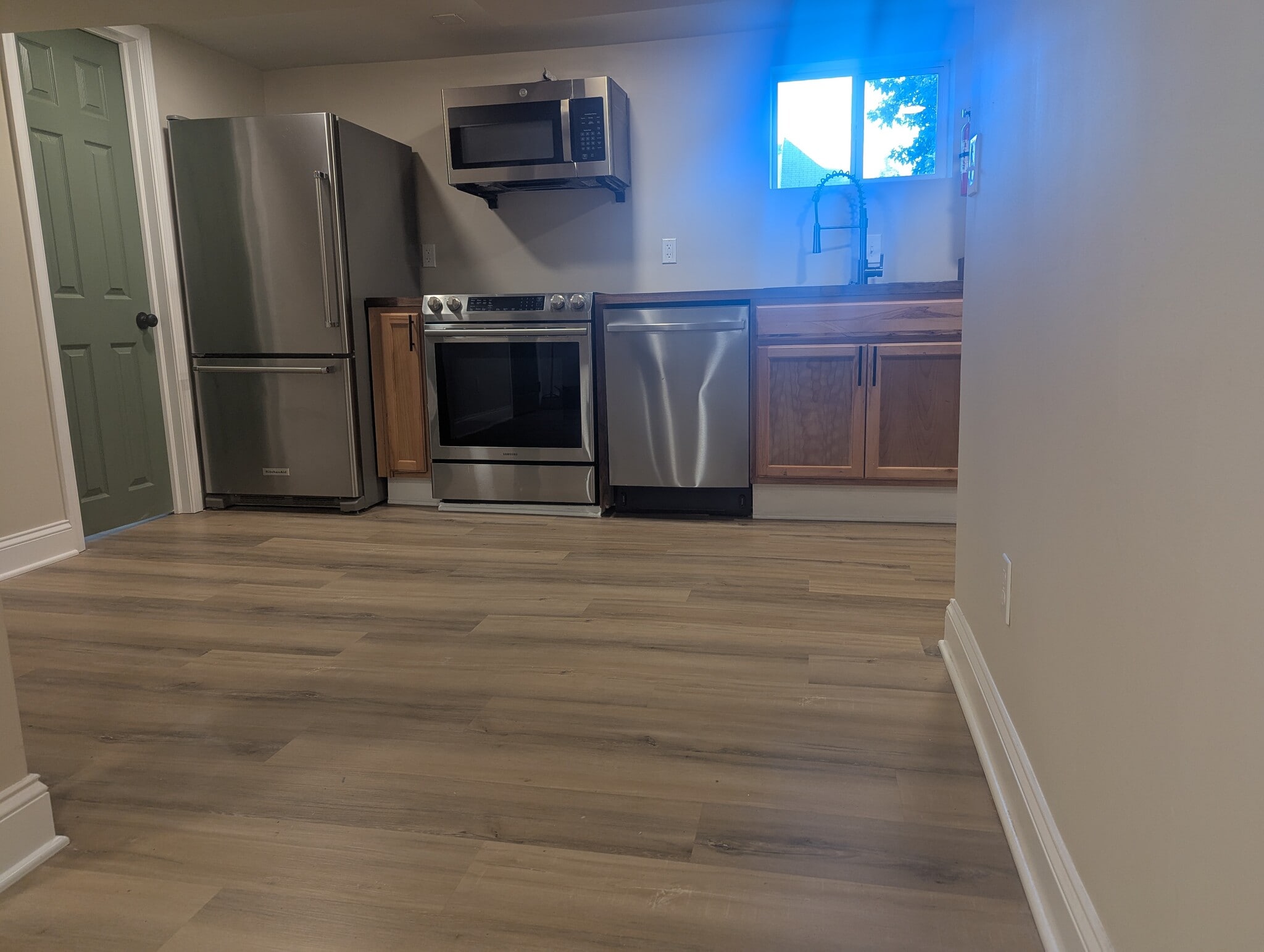 Kitchen - 6504 Hansford St