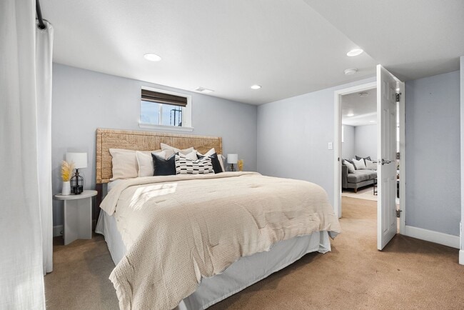Building Photo - Available NOW! 3 Bedroom 2 Bath Beautiful Home in Sunny Side!