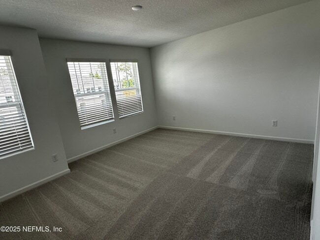 Building Photo - 611 Holly Lks Dr