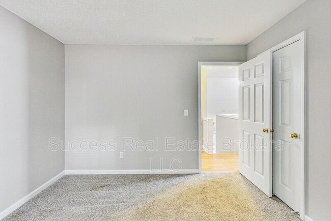 Building Photo - 1645 Heyford Cir NW