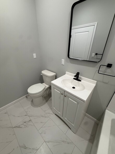 Building Photo - 456 Ellison St