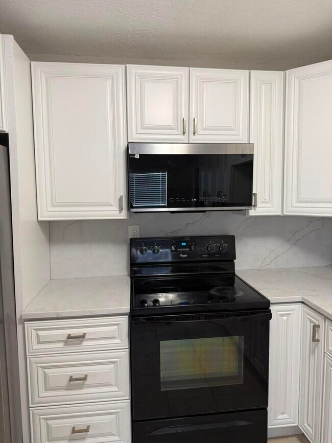 Building Photo - 9519 Birmingham Dr