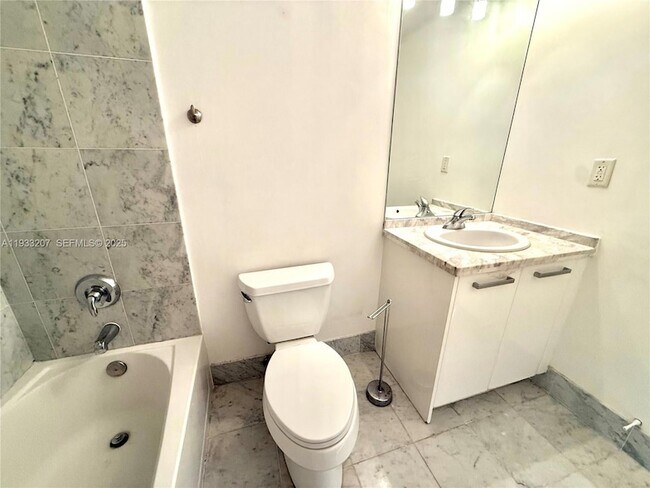 Building Photo - 253 NE 2nd St