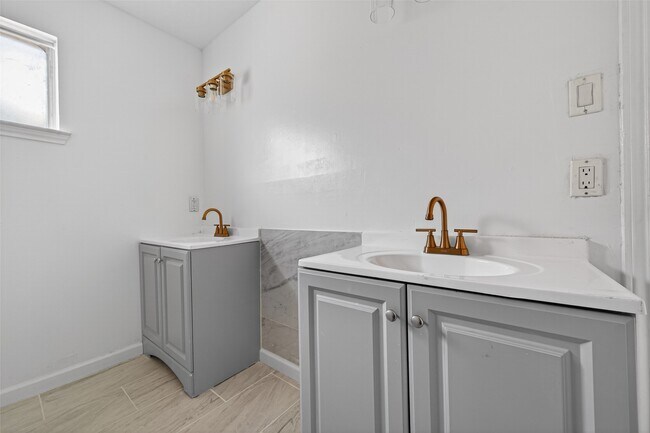 Building Photo - 22723 Timber Dust Cir