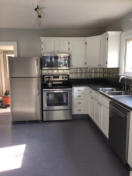 Kitchen - 320 Cherry St