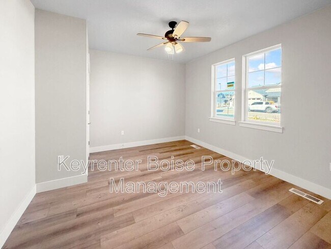 Building Photo - 4401 E Wedge St