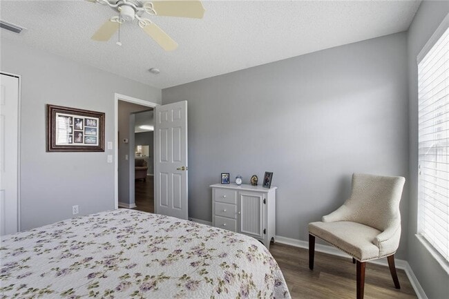 Building Photo - 1221 Wolford Dr