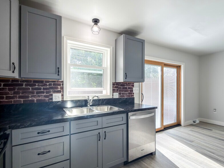 Building Photo - 17 Pheasant Ln
