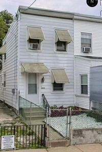 Building Photo - 4638 James St