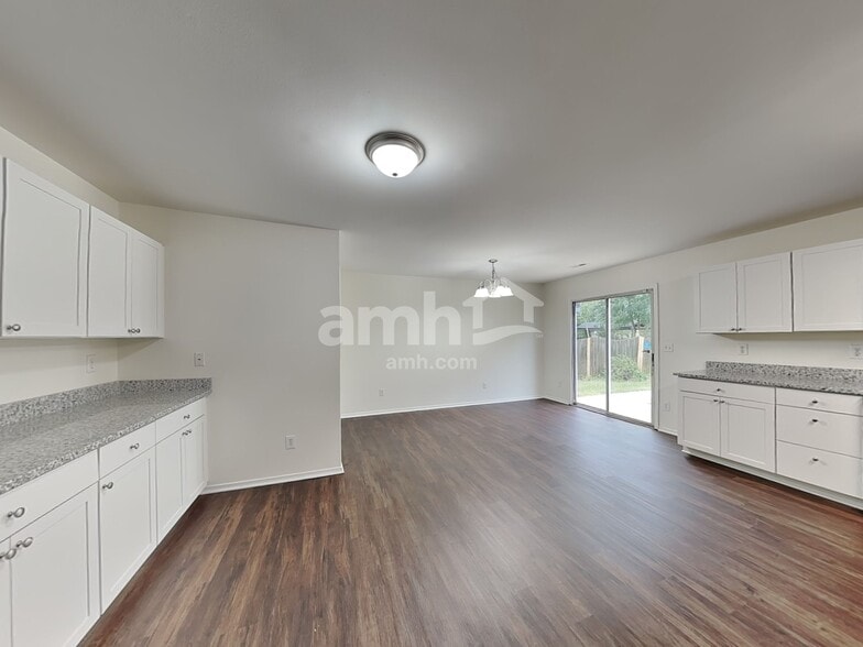 Building Photo - 3837 Larkhaven Village Dr