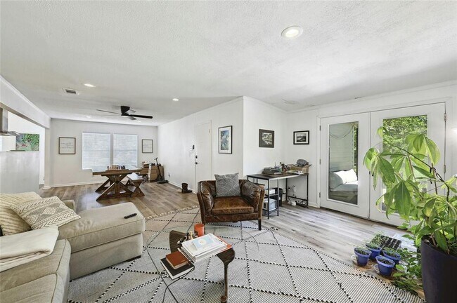 Building Photo - 1906 Morrow St