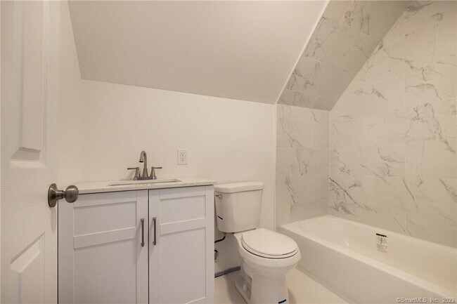 Building Photo - 340 Pleasantview Ave