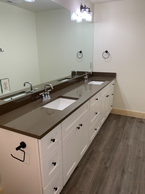 Building Photo - 995 Advance Dr