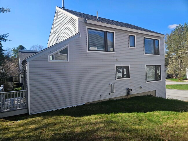 Building Photo - 18 Landsdown Dr