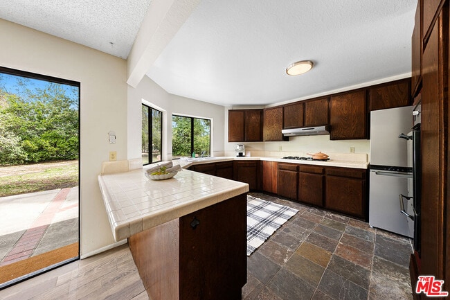 Building Photo - 780 Carriage Cir