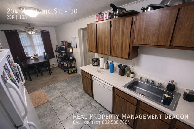 Building Photo - 204 Mechanic St