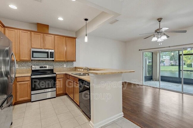 Building Photo - 5868 Pavilion Dr