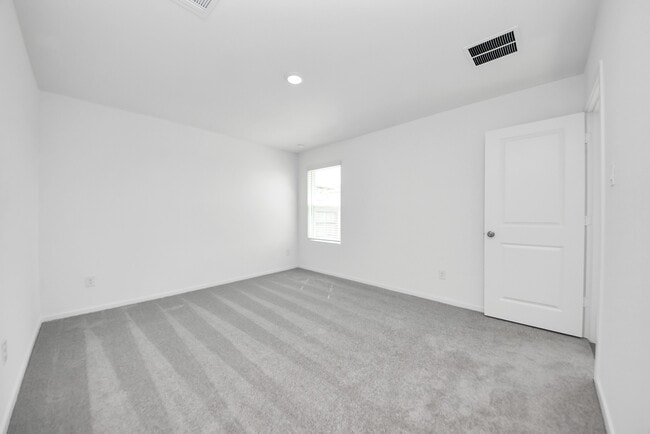 Building Photo - 10411 Birds Nest Dr